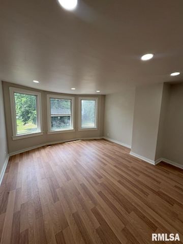 1611 W BARKER Avenue, Peoria, IL 61606