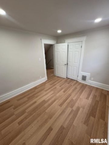1611 W BARKER Avenue, Peoria, IL 61606
