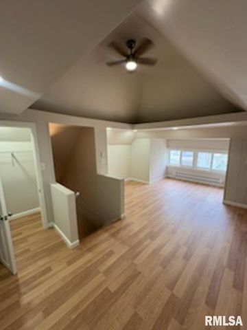 1611 W BARKER Avenue, Peoria, IL 61606