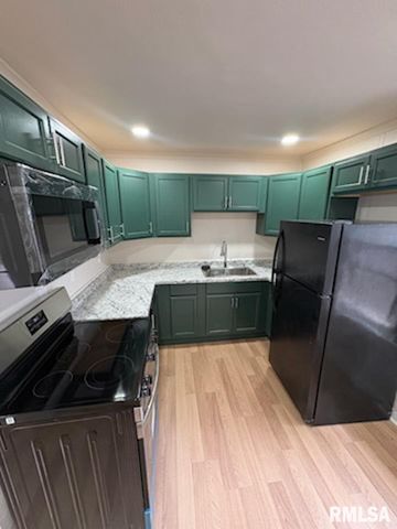 1611 W BARKER Avenue, Peoria, IL 61606