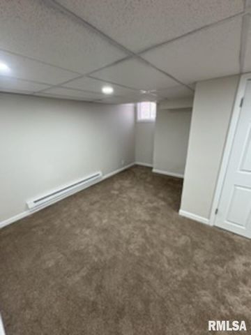 1611 W BARKER Avenue, Peoria, IL 61606