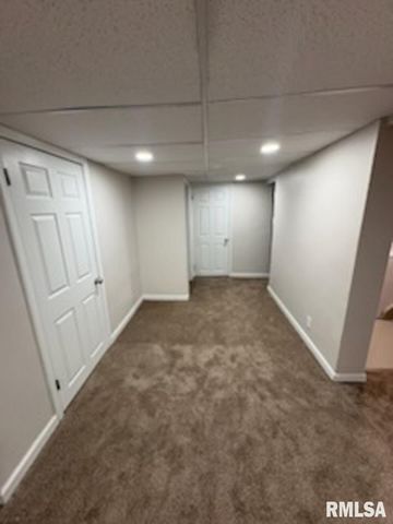 1611 W BARKER Avenue, Peoria, IL 61606