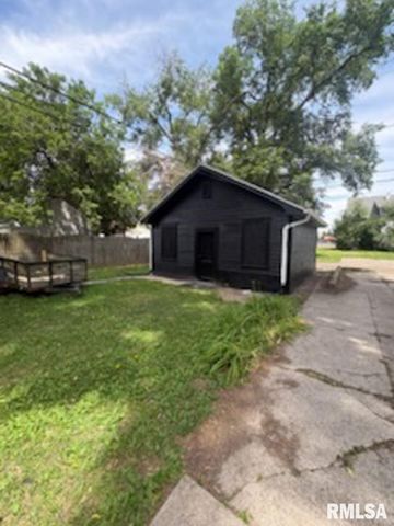 1611 W BARKER Avenue, Peoria, IL 61606