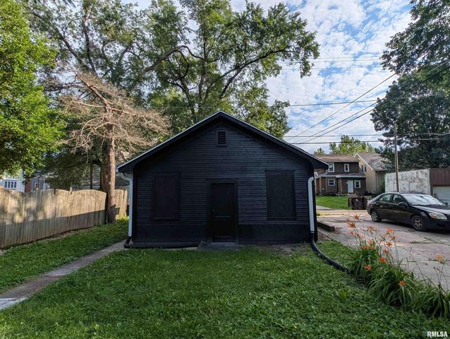1611 W BARKER Avenue, Peoria, IL 61606