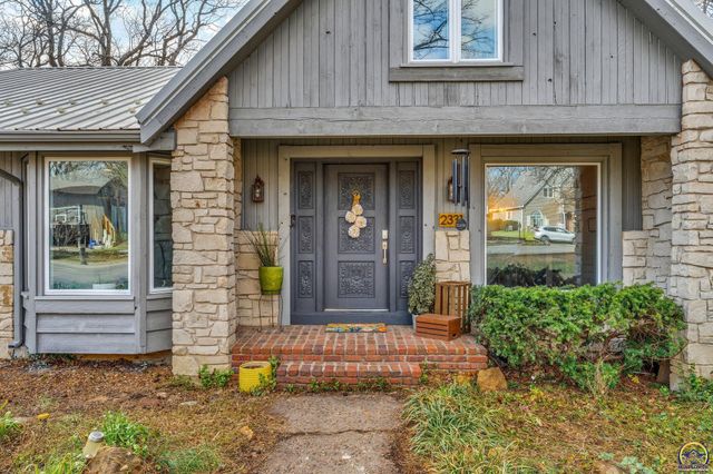 2331 SE Libra AVE, Topeka, KS 66605