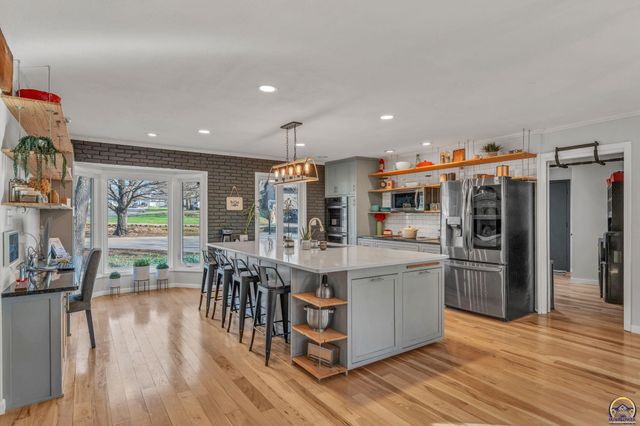 2331 SE Libra AVE, Topeka, KS 66605