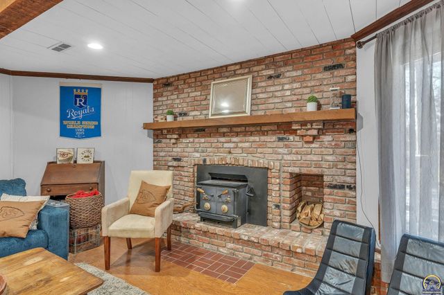 2331 SE Libra AVE, Topeka, KS 66605