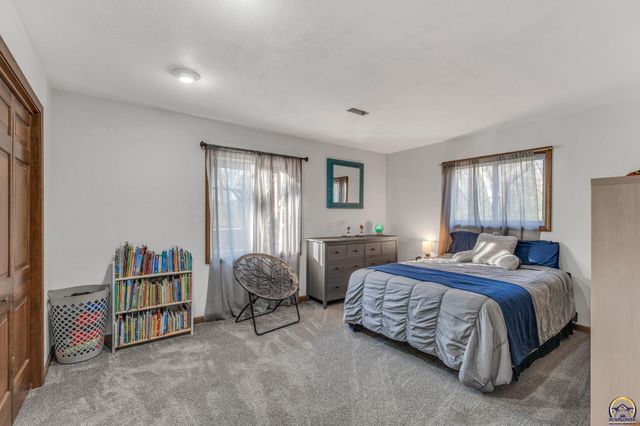 2331 SE Libra AVE, Topeka, KS 66605