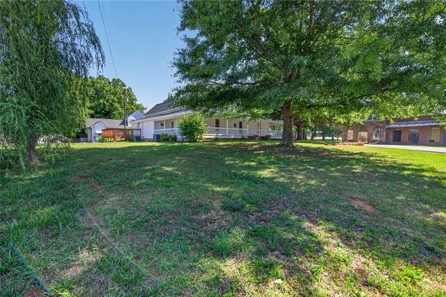 56 Eaves Drive, Temple, GA 30179