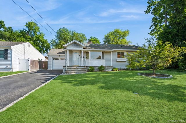 305 Glynn Street, North Babylon, NY 11703