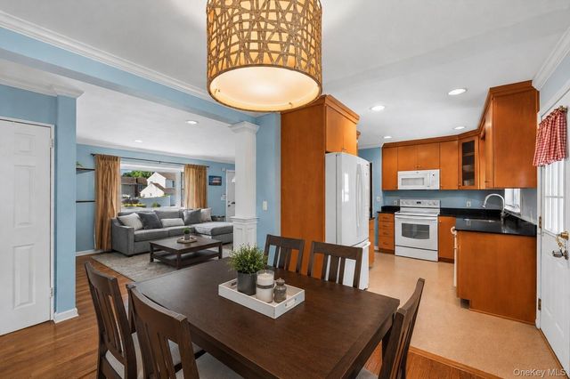 305 Glynn Street, North Babylon, NY 11703