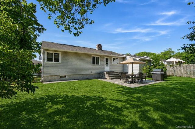 305 Glynn Street, North Babylon, NY 11703