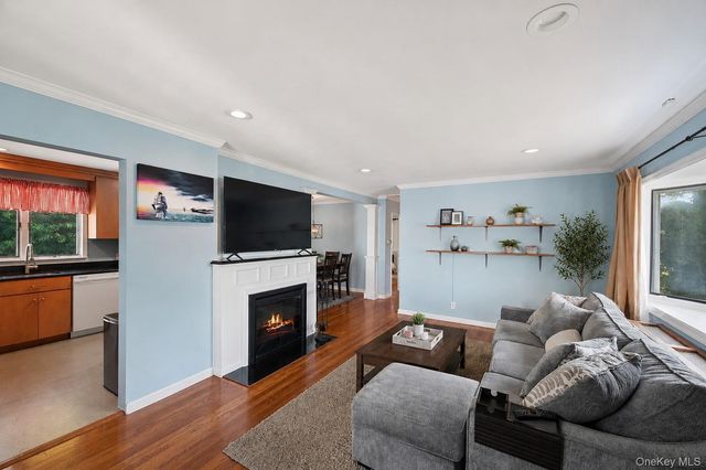 305 Glynn Street, North Babylon, NY 11703