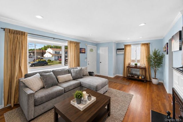 305 Glynn Street, North Babylon, NY 11703