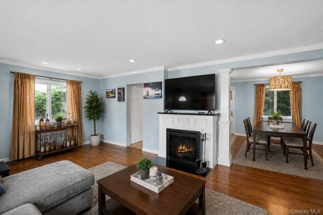 305 Glynn Street, North Babylon, NY 11703