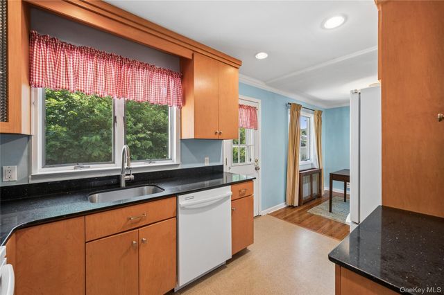 305 Glynn Street, North Babylon, NY 11703
