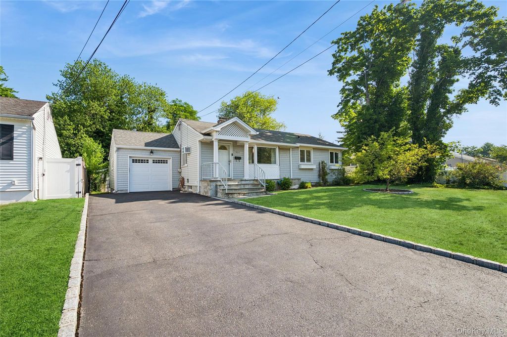 305 Glynn Street, North Babylon, NY 11703