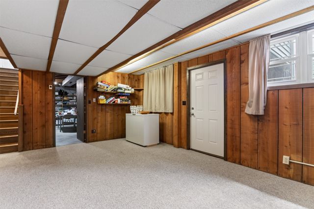 2944 Monroe Drive, Ames, IA 50010