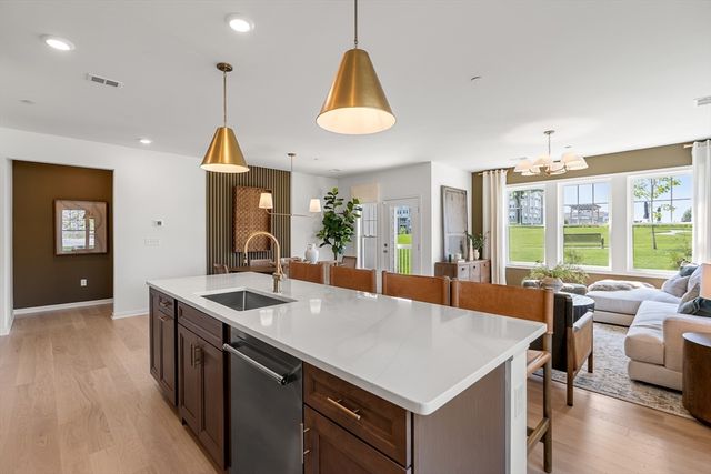 320 Martins Landing 107, North Reading, MA 01864