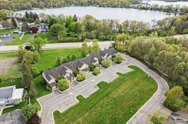 5953 High Point Court 29, Brighton Township, MI 48116