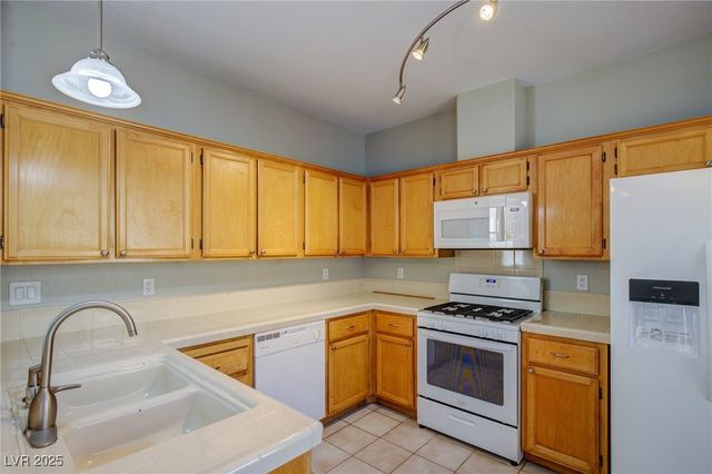 162 MOUNTAINSIDE Drive, Henderson, NV 89012