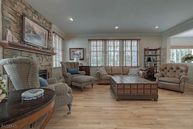 4 Reiher Ct, West Caldwell Twp., NJ 07006