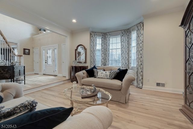 4 Reiher Ct, West Caldwell Twp., NJ 07006