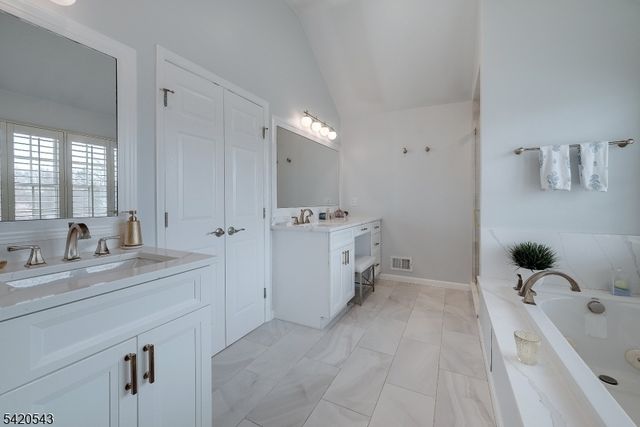 4 Reiher Ct, West Caldwell Twp., NJ 07006