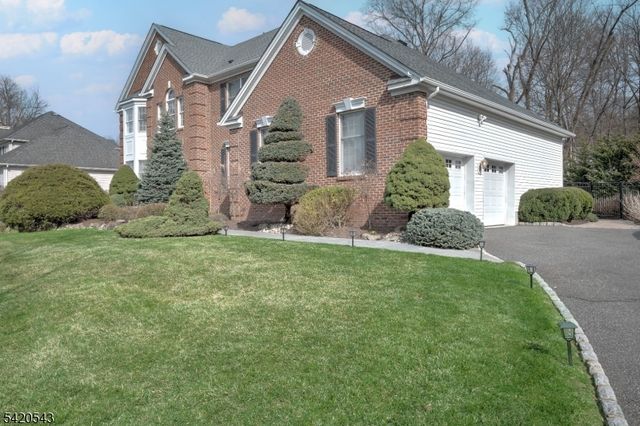 4 Reiher Ct, West Caldwell Twp., NJ 07006
