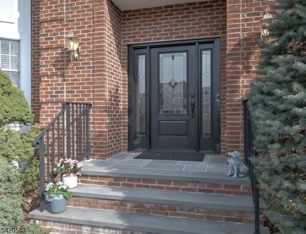 4 Reiher Ct, West Caldwell Twp., NJ 07006