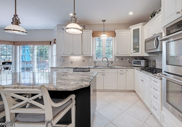 4 Reiher Ct, West Caldwell Twp., NJ 07006