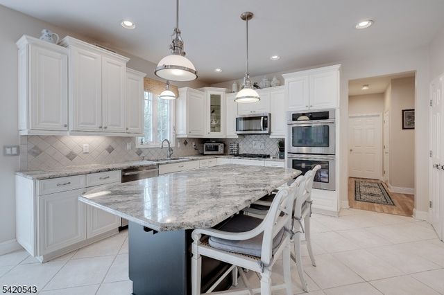 4 Reiher Ct, West Caldwell Twp., NJ 07006