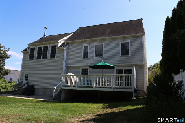 35 Sherwood Place, Fairfield, CT 06890