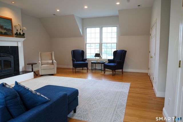 35 Sherwood Place, Fairfield, CT 06890