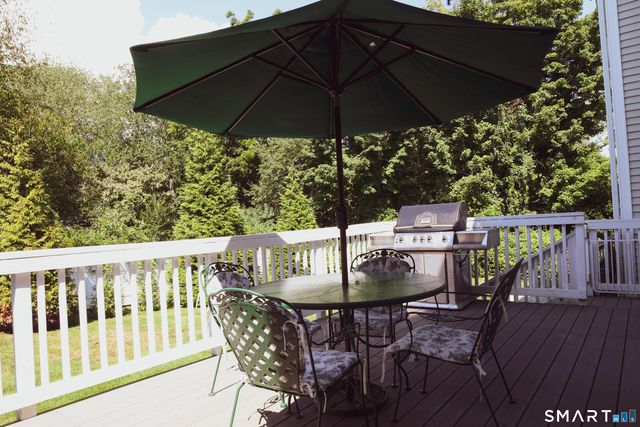 35 Sherwood Place, Fairfield, CT 06890