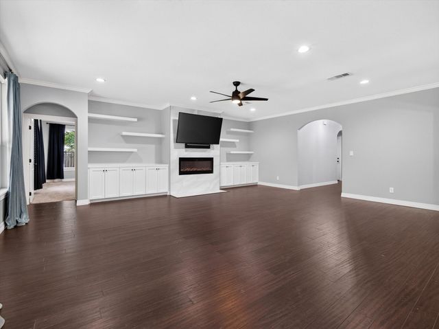 902 N Main Street, Tioga, TX 76271