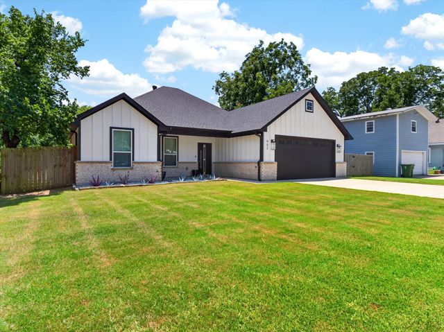 902 N Main Street, Tioga, TX 76271