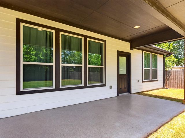 902 N Main Street, Tioga, TX 76271