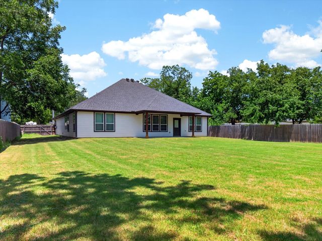 902 N Main Street, Tioga, TX 76271
