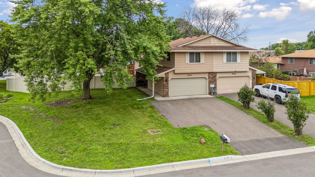 9225 29th Avenue N, New Hope, MN 55427