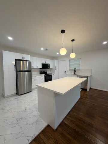 1972 W Mckinney Street, Houston, TX 77019