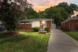 140 Hubbard Street, Garden City, MI 48135