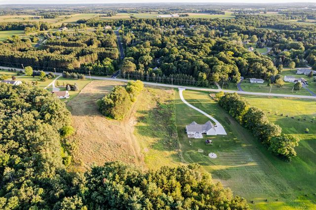 1980 PARADISE DRIVE, West Bend, WI 53095