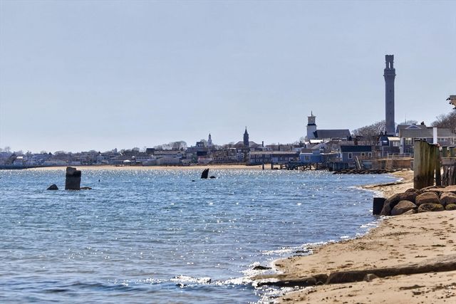 3 Kendall Lane Unit B3, Provincetown, MA 02657