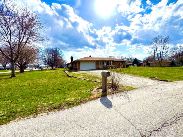 6035 Bluff Acres Drive, Greenwood, IN 46143