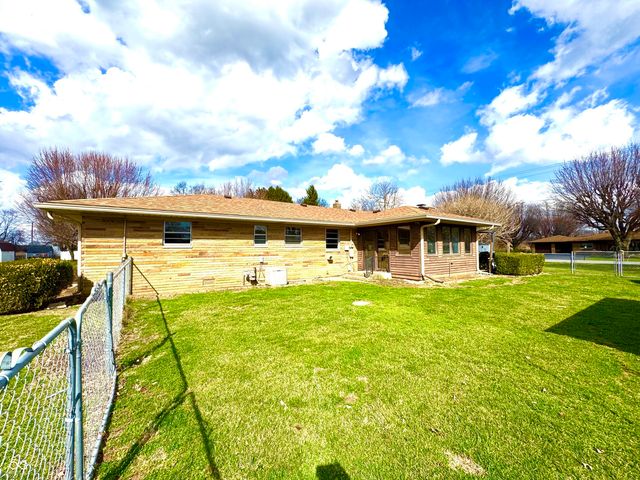 6035 Bluff Acres Drive, Greenwood, IN 46143