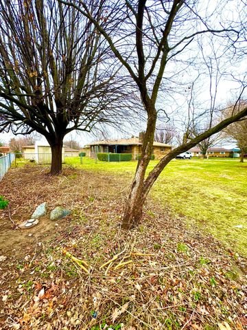 6035 Bluff Acres Drive, Greenwood, IN 46143