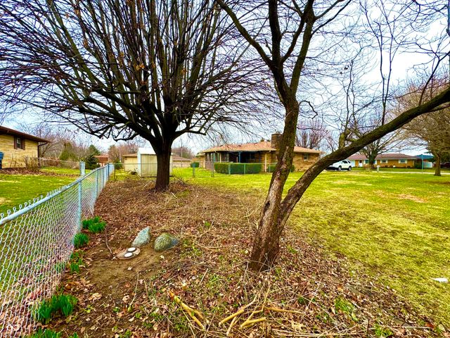 6035 Bluff Acres Drive, Greenwood, IN 46143