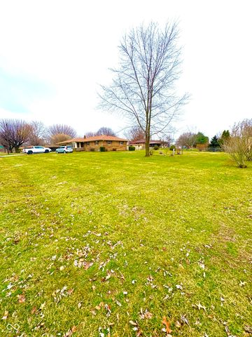 6035 Bluff Acres Drive, Greenwood, IN 46143