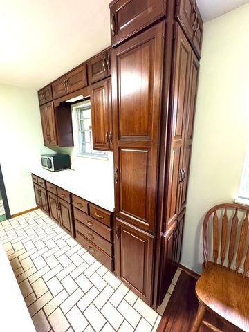 6035 Bluff Acres Drive, Greenwood, IN 46143